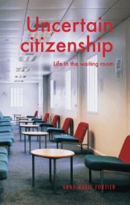 Copertina del libro: Uncertain citizenship : life in the waiting room di Anne-Marie Fortier